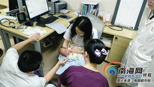 2月婴儿突然窒息 120电话在线指导妈妈急救技能 婴儿窒息急救方法图解